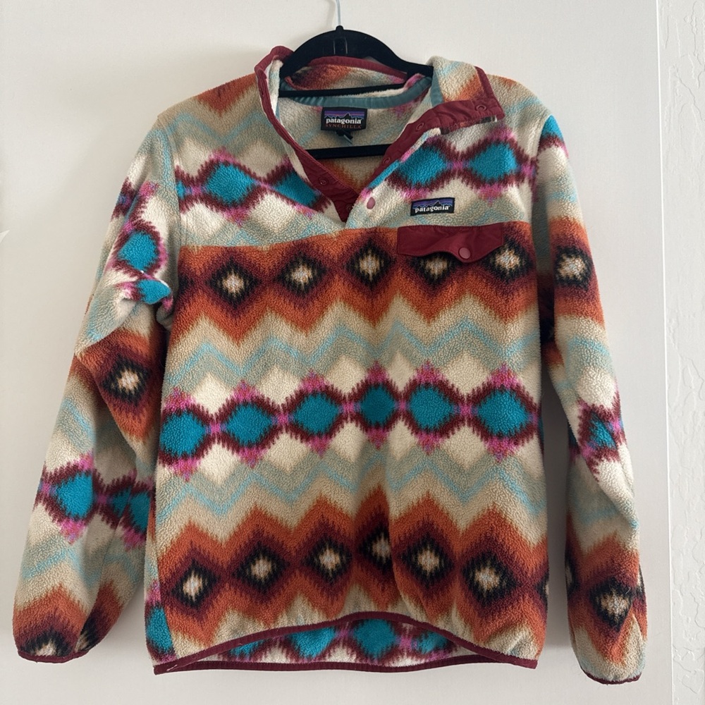 Patagonia women’s sweatshirt quarter button up with Multicolor Chevron Pattern